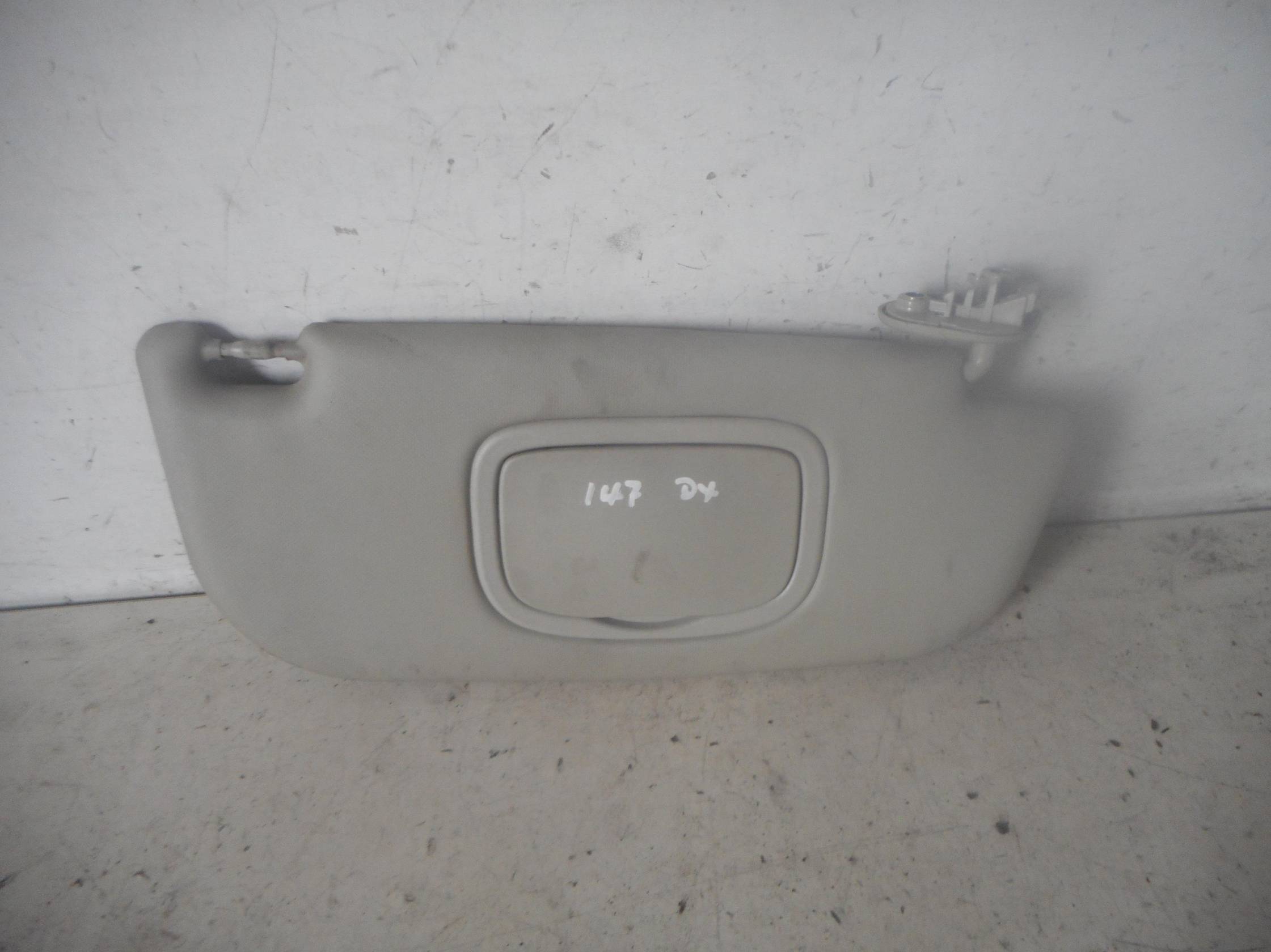 Aletta parasole parabrezza dx.